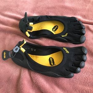 Vibram five finger shoes size 39, slip on